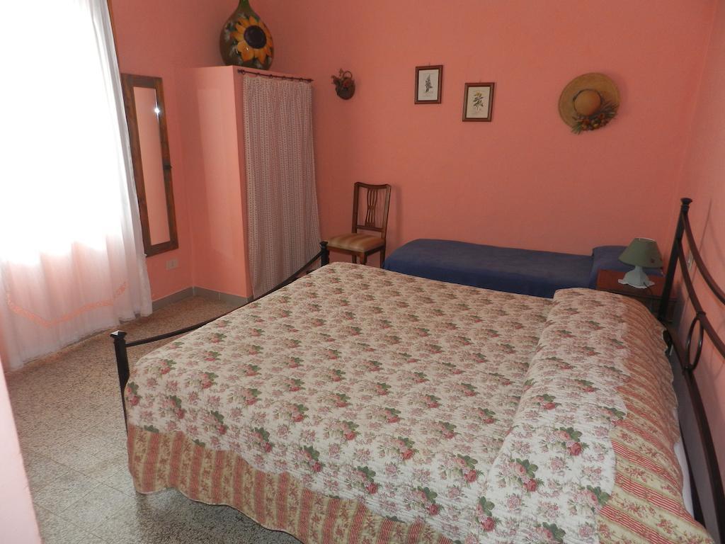 Bed and Breakfast Il Casale Poggibonsi Pokoj fotografie